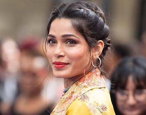 freida pinto Freida Pinto sfoggia il pancino su Instagram