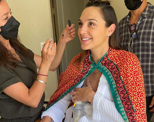 gal gadot Gal Gadot mamma multitasking su Instagram