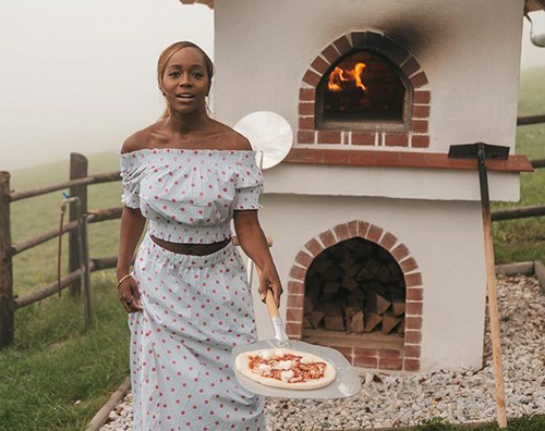 aja naomi king Aja Naomi King, pizzaiola provetta su Instagram