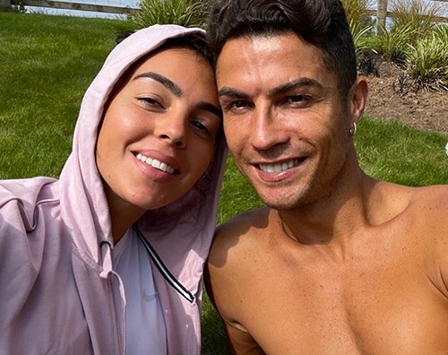 cr7 Cristiano Ronaldo, relax sotto il sole di Manchester