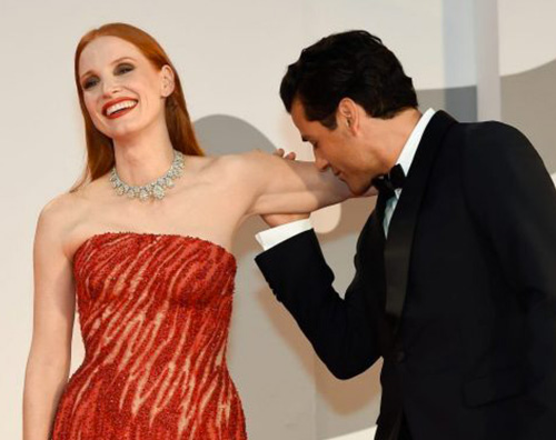 jessica oscar Jessica Chastain commenta il bacio di Oscar Isaac a Venezia