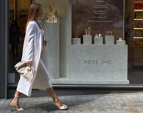 rosie huntington Rosie Huntington Whiteley mostra il pancino su Instagram