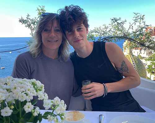 shawn 1 Shawn Mendes, vacanza in Italia con la famiglia