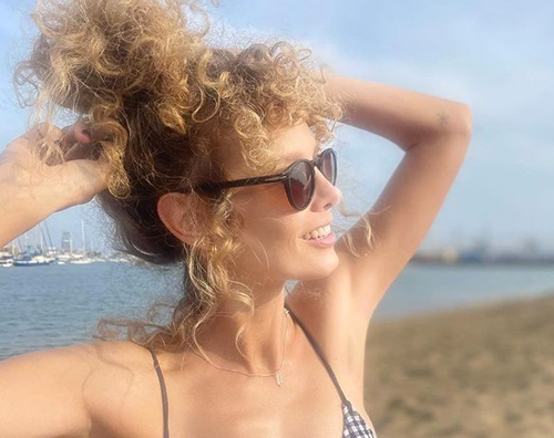 esther Esther Acebo mostra il pancino su Instagram