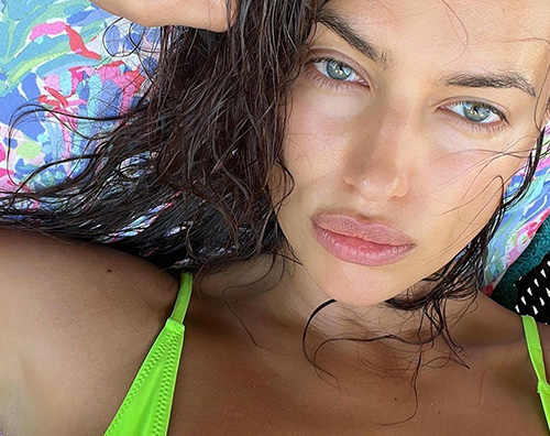 irina shayk 1 Irina Shayk relax al mare prima di Natale