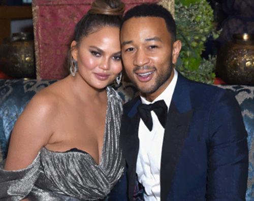 john chrissy John Legend e Chrissy Teigen sono pronti per Natale