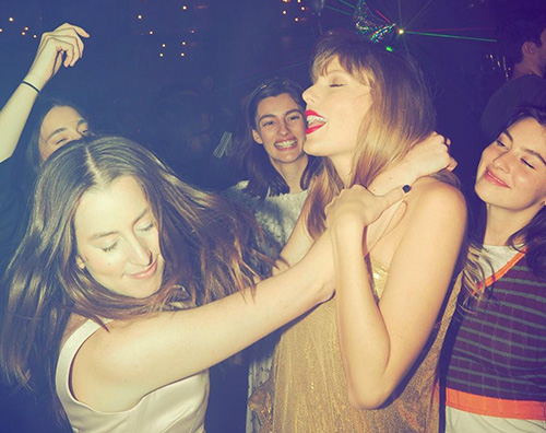 taylor swift Taylor Swift, party con gli amici per il suo compleanno