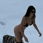 kendall 3 150x150 Kendall Jenner, bikini micro sulla neve