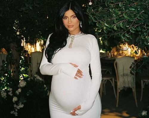 kylie jenner Kylie Jenner in bianco per il baby shower