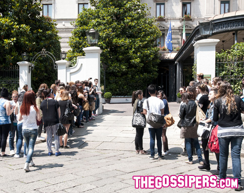 principe Indovina chi: le fans in attesa a Milano